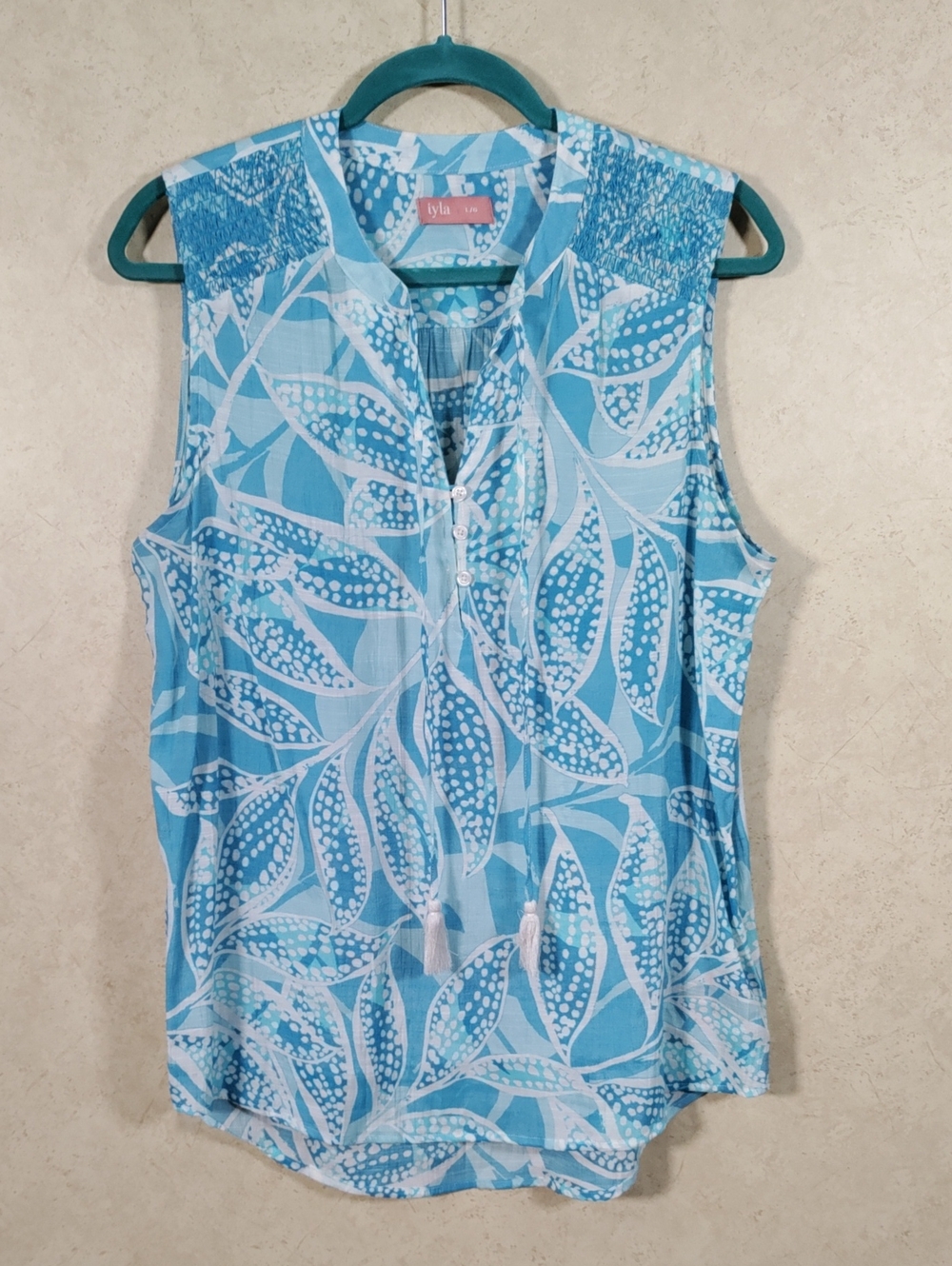 H195 Iyla turquoise & aqua leaf print 1/2 button sleeveless blouse L